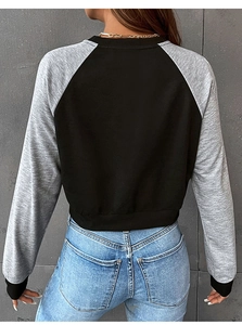 Rückansicht eines Damen-Crop-Sweatshirts mit Raglanärmeln in Schwarz und Grau meliert