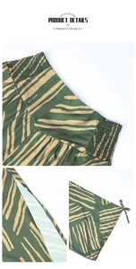 Détail d'un pantalon bohème imprimé tigre vert avec taille élastique et fente latérale