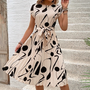 Robe plissée à manches courtes pour femmes avec imprimé géométrique et ceinture