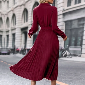 Robe chemise plissée élégante à manches longues rouge vin avec ceinture femme