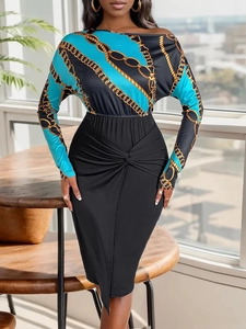 Robe élégante moulante à manches longues avec imprimé chaîne dorée et nœud