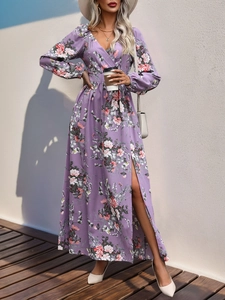 Detail of V-neck long sleeve floral maxi dress with high slit and purple flower pattern