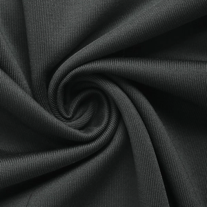 Détails macro d'un tissu dentelle noir respirant à micro-mailles avec plis en spirale