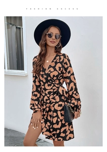 Detail of V-neck wrap dress with leopard print pattern and waist tie closure