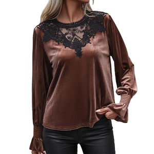 Haut en velours marron pour femme avec col en dentelle noire et poignets froncés