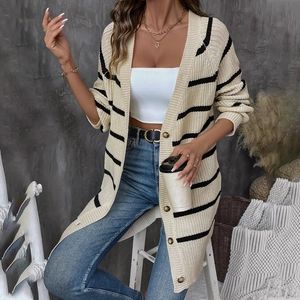 Gilet en maille rayé beige minimaliste avec manches longues et boutons pour l'automne
