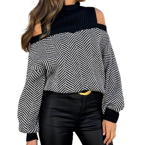 Damen Pullover mit Cold-Shoulder Ausschnitt und Schwarz-Weißem Zickzack-Strickmuster