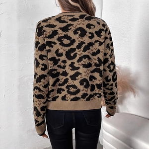 Cardigan femme à imprimé léopard avec nœud au dos et manches longues, vue de dos