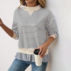 Sweat rayé noir et blanc pour femme avec ourlet chemise superposé et bords-côtes beige