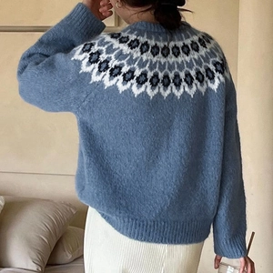 Maglione in maglia azzurro con motivi geometrici Fair Isle e vestibilità rilassata