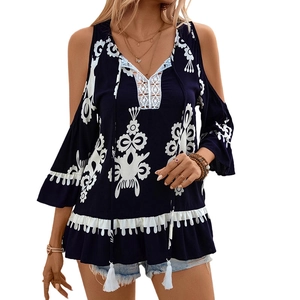 Dunkelblaues Boho Off-Shoulder Top mit Ethno-Print Spitzenbesatz und Quasten-V-Ausschnitt