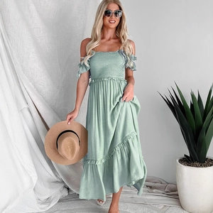 Elegantes mintgrünes rückenfreies Midikleid mit Smokbund und gestuftem Volantrock