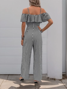 Détail de la coupe arrière d'une combinaison rayée à taille haute et jambes larges