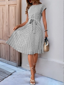 Detail of summer short-sleeve pleated dress featuring black and white geometric chain print