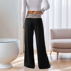Pantalon large taille basse pour femme avec empiècement léopard élégant à la taille