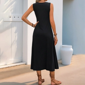 Robe midi sans manches pour femme de style ethnique noir avec vue arrière de la coupe A-line