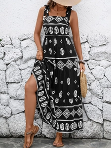 Détail d'une robe bohème noire avec motifs géométriques et ourlet à plusieurs niveaux