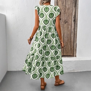 Robe longue de plage à volants et imprimé damas vert style bohème chic français