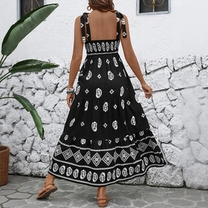 Robe longue d'été bohème évasée avec imprimé cachemire et fines bretelles réglables
