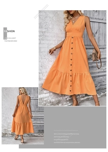 Detail eines leuchtend orangen ärmellosen V-Ausschnitt Kleides mit Knöpfen und Rückenfrei