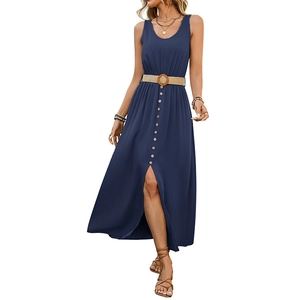 Robe midi sans manches bleu marine avec boutons décoratifs et ceinture en paille d'été
