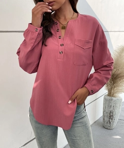 Detailed view of dust pink long sleeve shirt with V-neckline and functional chest pocket