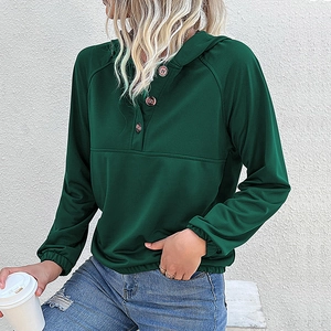 Felpa con cappuccio verde scuro da donna con scollo henley a bottoni e polsini elastici