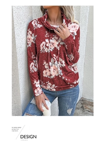 Dettaglio felpa con cappuccio rosso scuro con stampa floreale e coulisse regolabile