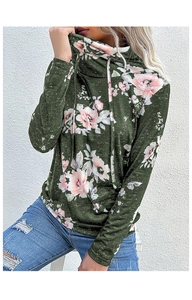 Vista dettagliata della felpa da donna verde oliva a fiori con collo alto morbido e coulisse