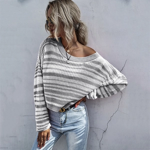 Pull en maille rayé gris et blanc pour femme avec col rond et épaules tombantes décontracté