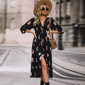 Robe Longue Élégante pour Femmes Imprimé Plume Col en V Manches Longues Jupe à Étages Boutonnage Simple Volants Décontracté
