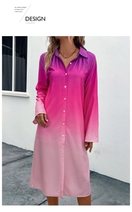 Dettaglio dell vestito a camicia a maniche lunghe da donna con sfumatura viola e bottoni