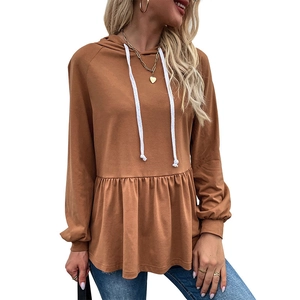 Felpa con cappuccio marrone da donna con coulisse bianca e dettaglio fondo a balze