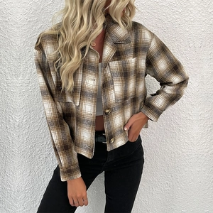 Veste courte à carreaux pour femme avec poches avant et fermeture à boutons classique
