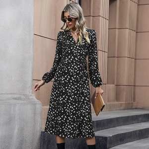 Elegante abito midi floreale nero a maniche lunghe con scollo a V e bottoni laterali
