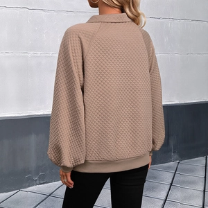 Veste matelassée marron clair pour femme avec motif losanges et poignets côtelés