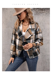Détail d'une veste à carreaux zippée avec grand col à revers et texture brossée chaude