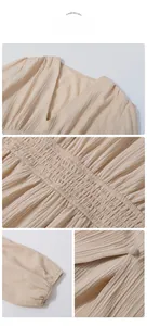 Dettaglio dello scollo a V e della vita elasticizzata sull'abito beige a pieghe