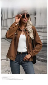 Détail d'une veste marron zippée avec motif texturé en chevrons et col à revers