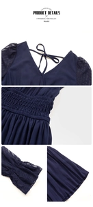 Détails du col en V, poignets en dentelle et taille élastique sur robe bleu marine