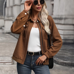 Veste Casual pour Femme avec Texture Géométrique et Fermeture Éclair Marron Revers Manches Longues Vêtement en Polyester avec Poches Manteau Streetwear Rétro