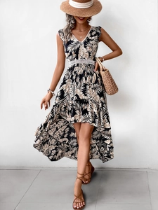 Detail of V-neck summer dress with white lace crochet waist and palm leaf print