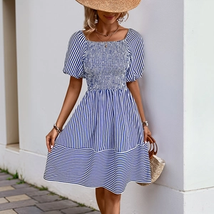 Damen Sommer Blau Weiß Gestreiftes Kleid Mit Smokerarbeit Puffärmeln Rückenfrei Schleife A-Linie Minikleid Casual Urlaub Kleid
