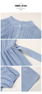 Vue détaillée des plis verticaux sur l'encolure et de la ceinture à nouer de la robe bleue