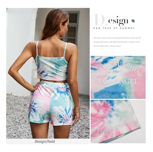 Vues détaillées de la texture tie-dye et du marquage Pacific Sunshine sur l'ensemble