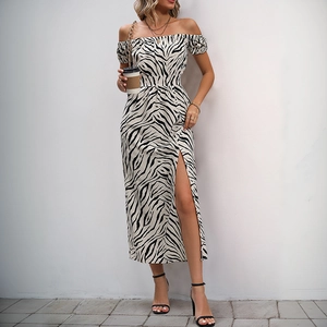 Vestido largo de verano con hombros descubiertos, estampado de cebra y abertura alta