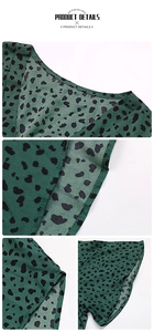 Dettaglio ravvicinato dello scollo a V e della trama leopardata sulla camicetta verde