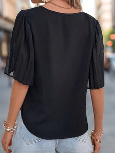 Chemise noire à manches courtes pour femmes avec manches plissées et col rond d'été