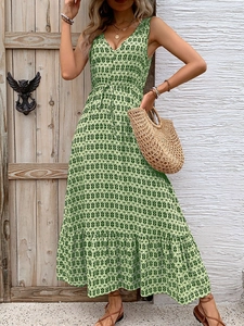 Detail of V-neck sleeveless maxi dress with green geometric print and waist tie