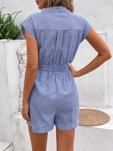 Vue arrière du combishort à rayures avec taille élastique et tissu léger respirant